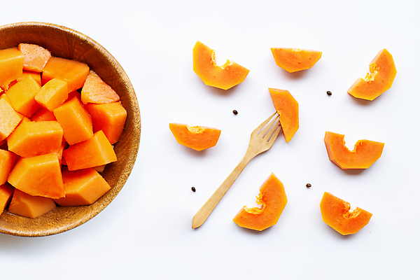 포토 JPG 해외이미지 실내 씨앗 사람없음 열대과일 흰배경 담기 과일조각 나무그릇 나무포크 파파야 해외포토 식물 그릇 조각 백그라운드 포크 과일 모션 내부 목재 흰색 파일형식 이미지허브