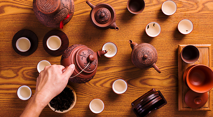 포토 JPG 해외이미지 식물 전통 라이프스타일 손 음료 음식 백그라운드 잎 탁자 건강 동양인 사람없음 컵 초록색 일본 검은색 중국 어둠 뜨거움 냄비 정상 찻잔 찻주전자 허브 메뉴 아로마 서빙 향 해외포토 식기 아시아 컬러 가구 주전자 잔 인종 생활 신체부위 솥 파일형식 이미지허브