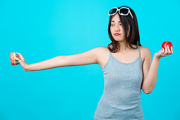 포토 JPG 해외이미지 백인 모델 라이프스타일 응시 여자 감정 아시아 음식 백그라운드 다이어트 채소 디저트 건강 한명 사람 동양인 성인 파란색 컬러풀 우주 샐러드 자신감 선택 도넛 달콤 정크푸드 폐기물 설탕 먹기 긍정 의심 고립 적자 카피스페이스 해외포토 서양인 1 시선 나라 컬러 컨셉 모션 인종 생활 공백 맛 쓰레기 파일형식 이미지허브