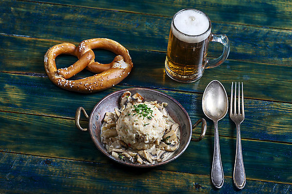 포토 JPG 해외이미지 전통 접시 문화 음식 빵 포크 채소 맥주 독일 파슬리 건강 요리 사람없음 초록색 숟가락 저녁식사 버섯 머그컵 가을 흰색 시골 오스트리아 허브 크림 준비 체코 점심식사 경단 채식주의자 챔피언 핸드메이드 바이에른 브레첼 바이에른사람 해외포토 식물 식기 계절 유럽 컬러 디저트 주류 수저 컵 식사 채식 파일형식 이미지허브