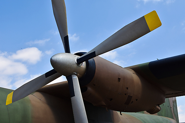 포토 JPG 해외이미지 구름 백그라운드 날개 하늘 비행기 사람없음 가로 초록색 파란색 갈색 노란색 검은색 사진촬영 힘 회색 화물 칼날 공항 항공 군용 프로펠러 엔진 우주산업 모터 남아프리카 대패 해외포토 자연요소 산업 컬러 항공교통 교통시설 아프리카 대중교통 군대 우주 촬영 운송업 파일형식 이미지허브