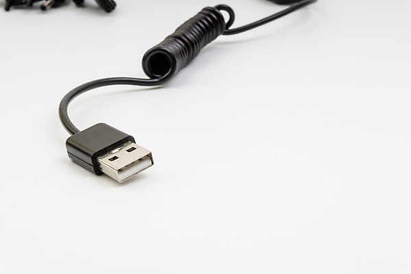 포토 JPG 해외이미지 선 벽 백그라운드 모바일 세포 그림자 사람없음 스마트폰 세트 상자 반사 머리 검은색 중국 힘 장비 에너지 흰색 구부린 콘센트 플러그 코드 제조 전기에너지 연결 플라스틱 철사 스위치 충전 고립 베터리 충전기 혼란 공급 해외포토 아시아 컬러 컨셉 모션 재질 신체부위 핸드폰 스마트기기 기계 파일형식 이미지허브