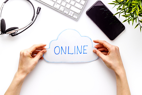 포토 JPG 해외이미지 구름 컨셉 인터넷 비즈니스 통신 성공 사람없음 스마트폰 컴퓨터 글로벌 사무실 디지털 헤드폰 자료 정보 네트워크 연결 접속 전염 혁명 데이터베이스 서버 지원 해외포토 자연요소 음향기기 전자제품 핸드폰 스마트기기 질병 감염 파일형식 이미지허브