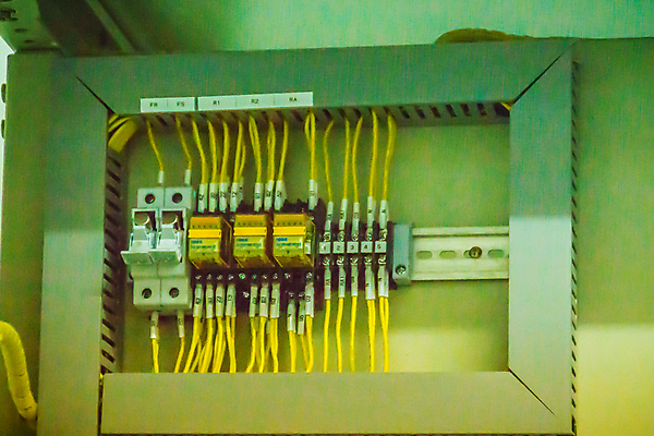 포토 JPG 해외이미지 직업 산업 공장 노동자 안전 사람없음 상자 힘 방 장비 에너지 과학기술 판넬 기술자 수리 회로판 연결 위험 캐비닛 메인 확인 서비스 순환 철사 시스템 스위치 유지 과부하 분배 전압 제어 현재 해외포토 컨셉 공업 모션 기술 사물함 파일형식 이미지허브