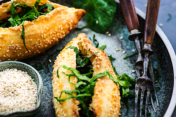 포토 JPG 해외이미지 그릇 접시 포크 사람없음 시금치 조지아 참깨 해외포토 식기 채소 깨 동유럽 파일형식 이미지허브