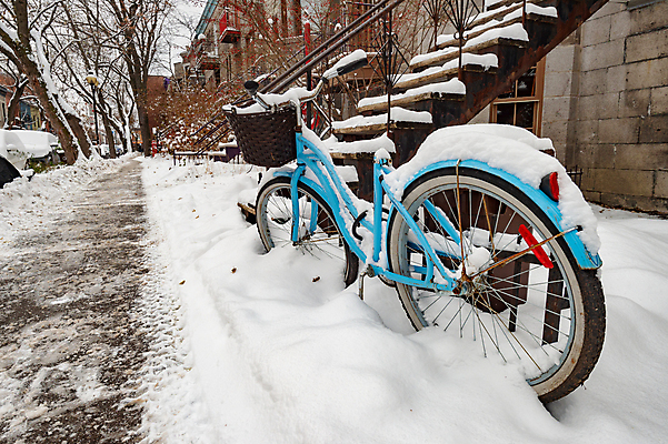 포토 JPG 해외이미지 계절 도로 크리스마스 캐나다 겨울 교통시설 날씨 거리 사람없음 야외 자전거 냉동 얼음 추위 흰색 도시 주차 서리 폭풍 사이클링 몬트리올 눈보라 2018년 바이킹 눈내림 해외포토 자연요소 기념일 길 컬러 교통 북아메리카 눈_날씨 바이크 연도 육상스포츠 시설 파일형식 이미지허브