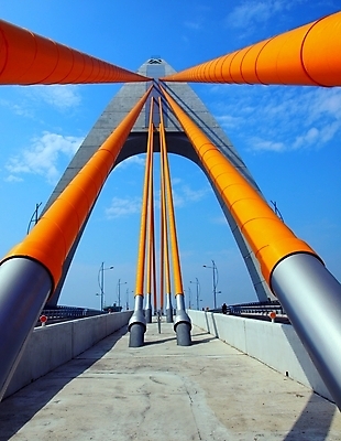 포토 JPG 해외이미지 길 밧줄 가로등 오렌지 건축양식 하늘 사람없음 파란색 햇빛 탑 아치 철탑 철책 콘크리트 해외포토 건축물 공공시설 건축 줄 컬러 과일 태양 파일형식 이미지허브