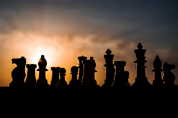 포토 JPG 해외이미지 1 스포츠 조각 백그라운드 컨셉 생각 비즈니스 모션 놀이 성공 아이디어 사람없음 야외 목재 태양 검은색 힘 일몰 경쟁 도전 게임 흰색 우승 체스말 체스 계획 위험 대표 왕 충돌 심볼 리더 싸움 전쟁 정사각형 패배 체스판 전략 장군 여왕 승자 지능 특별함 필승 해외포토 자연요소 도형 나무 직업 컬러 재료 노을 최고 말_게임 파일형식 이미지허브