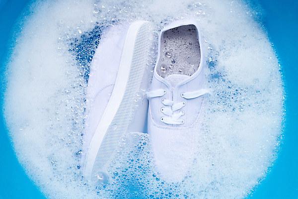 포토 JPG 해외이미지 운동화 사람없음 빨래 파란배경 비누거품 해외포토 백그라운드 신발 가사 파란색 거품 파일형식 이미지허브