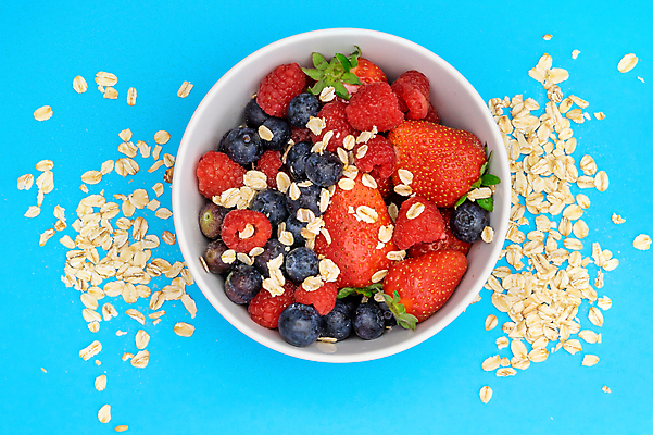 포토 JPG 해외이미지 전통 열매 음식 조각 다이어트 과일 유리 딸기 디저트 건강 사람없음 목재 빨간색 갈색 숟가락 식사 우유 견과류 흰색 신선 사발 달콤 맛 아침식사 낟알 시리얼 먹기 유기농 블루베리 산딸기 꿀 요거트 내추럴 뮤즐리 숙성 오트밀 채식주의자 비건 귀리 해외포토 나무 식물 웰빙 컬러 컨셉 재료 모션 재질 유제품 곡류 수저 사기그릇 채식 파일형식 이미지허브