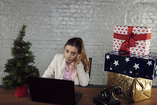 포토 JPG 해외이미지 감정 크리스마스 비즈니스 휴가 스트레스 선물 한명 앉기 초록색 상자 숫자 크리스마스트리 산타클로스 놀람 폭포 시간 업무 작업 비즈니스우먼 좌절 큼 종업원 중개인 주기 경영자 리더 비서 야근 경영 과로 우울감 우울증 해외포토 직업 문자 1 여자 기념일 컬러 컨셉 모션 자연 표정 사람 직장인 질병 크기 파일형식 이미지허브