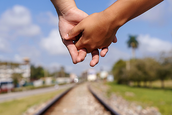 포토 JPG 해외이미지 구름 라이프스타일 손 커플 여행 백그라운드 유니폼 관계 교통시설 하늘 협력 악수 함께함 관리 서기 안전 사람 사람없음 믿음 우정 기차 터치 수확 도움 쌍 연결 복고 꼬리 나눔 단상 선로 지원 통일 해외포토 자연요소 옷 감정 육상교통 교통 컨셉 농업 모션 대중교통 손짓 생활 신체부위 친구 시설 파일형식 이미지허브