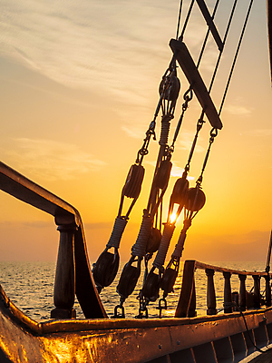 포토 JPG 해외이미지 라이프스타일 디자인 밧줄 바다 여행 밭 요트 교통시설 하늘 휴가 항해 사람없음 목재 물 파란색 일몰 흰색 보트 재산 고급 야간 큼 크루즈 갑판 복고 함선 네비게이션 산토리니 모터 깊이 도르래 미코노스섬 뱃놀이 해외포토 자연요소 나무 줄 컬러 섬 교통 컨셉 농업 배_교통 재료 생활 금융 노을 전통놀이 크기 그리스 시설 파일형식 이미지허브