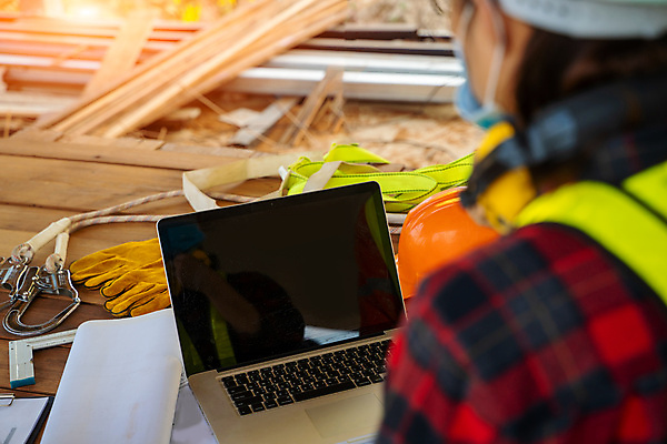 포토 JPG 해외이미지 직업 남자 산업 생각 비즈니스 건축양식 성공 노동자 직장 대화 한명 안전 사람 건물 장비 건설현장 업무 작업 그룹 엔지니어 보호 감독 헬멧 건축가 토론 땅 청사진 공학 개발 건축업자 계약자 제어 콘크리트 프로젝트 건설근로자 해외포토 1 건축물 교육 건축 컨셉 회사 건설업 말하기 기술자 보호장비 계약 파일형식 이미지허브