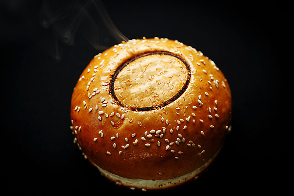 포토 JPG 해외이미지 음식 백그라운드 다이어트 탁자 주택 따뜻함 샌드위치 건강 요리 사람없음 수건 바구니 식사 저녁식사 빵집 햄버거 흰색 신선 황금 맛 아침식사 낟알 밀 굽기 속도 유기농 냅킨 롤 칼로리 섬유 덩어리 점심식사 번 이스트 탄수화물 페스츄리 해로움 핸드메이드 해외포토 웰빙 빵 컬러 가구 컨셉 곡류 패스트푸드 건물 위생용품 상점 직물 구이 파일형식 이미지허브