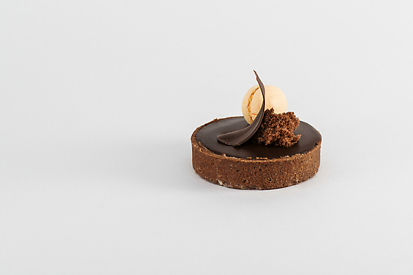 포토 JPG 해외이미지 1 음식 백그라운드 디저트 그림자 사람없음 갈색 쿠키 우주 케이크 초콜릿 빵집 흰색 원형 달콤 맛 자르기 크림 고립 페스츄리 카피스페이스 해외포토 도형 빵 컬러 컨셉 모션 상점 공백 파일형식 이미지허브