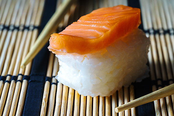 포토 JPG 해외이미지 전통 아시아 조각 잎 젓가락 밥 검은배경 새우 건강 어류 동양인 사람없음 세트 식당 일본 식사 어둠 초밥 회 고추냉이 해산물 메뉴 준비 날것 롤 연어 아보카도 건강식 채식주의자 일본음식 많음 해외포토 식물 나라 음식 백그라운드 컨셉 과일 수저 갑각류 인종 상점 검은색 수중동물 양념 채식 파일형식 이미지허브