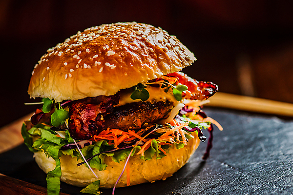 포토 JPG 해외이미지 탁자 패스트푸드 실내 사람없음 한개 햄버거 인스턴트 정크푸드 해외포토 1 음식 가구 내부 파일형식 이미지허브