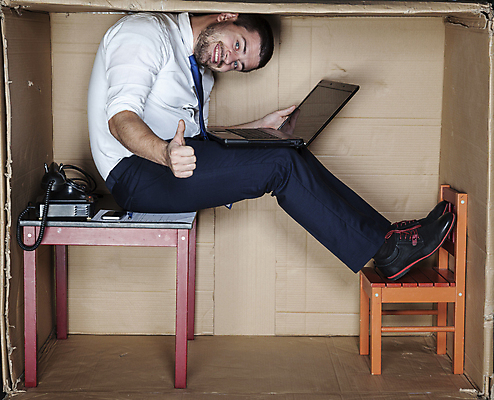 포토 JPG 해외이미지 전신 백인 남자 의자 탁자 한명 앉기 성인 옆모습 노트북 상자 사무실 업무 비즈니스맨 전화기 갇힘 답답함 성인남자한명만 해외포토 서양인 1 뷰포인트 가구 비즈니스 모션 사람 전자제품 작업 직장인 감각 남자한명만 성인남자만 파일형식 이미지허브