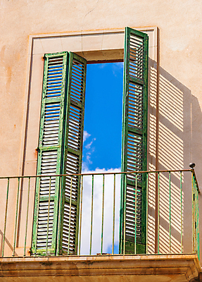 포토 JPG 해외이미지 창문 하늘 미래 주택 사람없음 야외 파란색 맑음 희망 수확 골동품 발코니 시골 오픈 영혼 향수 명상 공상 천국 셔터 시각장애인 옛날 해외포토 감정 컬러 컨셉 농업 날씨 건물 화장품 장애인 파일형식 이미지허브