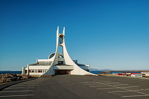 포토 JPG 해외이미지 외관 종교 여행 건축양식 하늘 아이슬란드 사람없음 야외 건물 가로 교회 일몰 흰색 도시 주차 신성 해외포토 건축물 건축 유럽 컬러 종교건축 노을 파일형식 이미지허브
