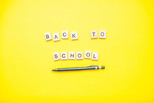 포토 JPG 해외이미지 학생 알파벳 교육 종이 백그라운드 컨셉 장신구 텍스트 학교 탁자 문구용품 미술 사람없음 목재 빨간색 초록색 파란색 단어 컬러풀 사무실 연필 펜 노란색 우주 그룹 플랫 정상 편지 큐브 책상 오브젝트 사인 신학기 위치 환영 공급 카피스페이스 해외포토 나무 문자 영어 컬러 가구 비즈니스 재료 문화예술 학용품 필기구 공백 파일형식 이미지허브