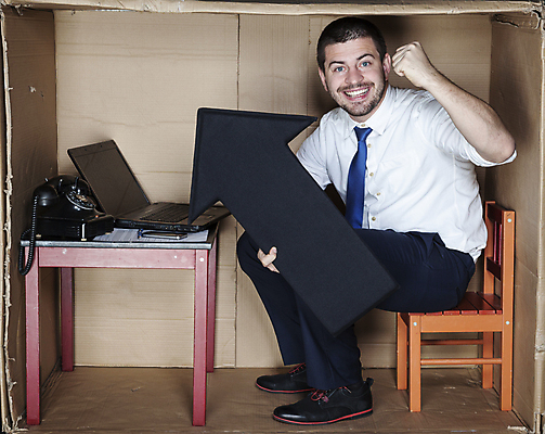 포토 JPG 해외이미지 전신 백인 남자 의자 탁자 한명 앉기 성인 옆모습 노트북 상자 사무실 업무 비즈니스맨 전화기 갇힘 답답함 성인남자한명만 해외포토 서양인 1 뷰포인트 가구 비즈니스 모션 사람 전자제품 작업 직장인 감각 남자한명만 성인남자만 파일형식 이미지허브