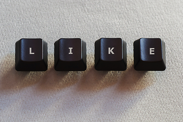 포토 JPG 해외이미지 아이콘 손 백그라운드 컨셉 인터넷 비즈니스 통신 열쇠 아이디어 사람없음 파란색 컴퓨터 디지털 스크린 웹 터치 흰색 키보드 네트워크 연결 심볼 사인 커뮤니티 멀티미디어 마케팅 소셜 해외포토 컬러 신체부위 전자제품 파일형식 이미지허브