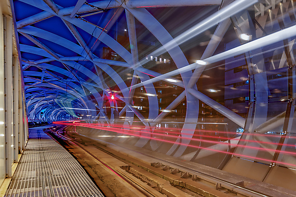 포토 JPG 해외이미지 여행 비즈니스 건축양식 교통시설 실내 사람 사람없음 내부 건물 빛 금속 기차 도시 전철 역 야간 전차 장노출 지하 일반 단상 해외포토 자연요소 건축물 건축 육상교통 교통 재질 대중교통 촬영기법 시설 파일형식 이미지허브