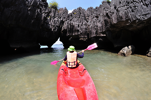 포토 JPG 해외이미지 공원 바다 섬 여행 태국 자연 산 사람 동양인 풍경 사람없음 글로벌 항구 놀람 바위 만 카약 화석 지역 내추럴 전국 특별함 해외포토 공공시설 감정 아시아 컨셉 교통시설 표정 인종 돌_바위 수상스포츠 생태계 파일형식 이미지허브