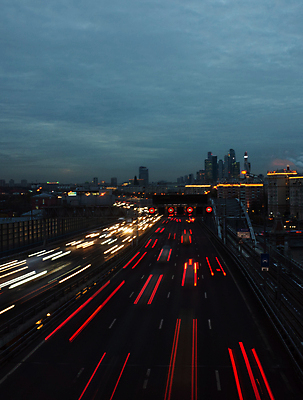 포토 JPG 해외이미지 도로 여행 백그라운드 건축양식 교통시설 모션 자동차 하늘 거리 안테나 풍경 사람없음 건물 물 여름 빛 강 도시풍경 반사 어둠 반지 도시 고속도로 센터 야간 저녁 사인 속도 러시아 타운 모스크바 자동 해외포토 자연요소 건축물 계절 건축 유럽 길 육상교통 교통 장신구 통신 시설 파일형식 이미지허브