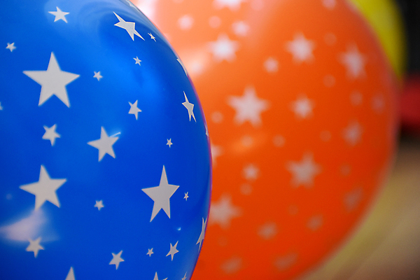 포토 JPG 해외이미지 템플릿 기념일 행복 백그라운드 휴가 기념 이벤트 사람없음 목재 장식 컬러풀 파티 축제 활발 시골 축하 신용카드 생일 초대 풍선 카피스페이스 해외포토 나무 감정 컬러 컨셉 재료 금융 공백 파일형식 이미지허브