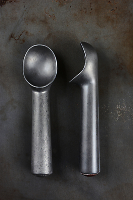 포토 JPG 해외이미지 2 디저트 사람없음 옆모습 금속 주방 얼음 장비 골동품 기구 크림 국자 스크래치 실행 정물화 중고 해외포토 자연요소 음식 뷰포인트 재질 주방용품 그림 파일형식 이미지허브