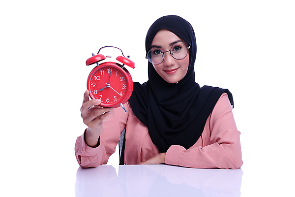 포토 JPG 해외이미지 직업 라이프스타일 응시 감정 종교 시계 손가락 아이디어 한명 미소 손짓 20대 성인 가로 경제 숫자 보라색 기쁨 가리킴 표현 시간 비즈니스우먼 자신감 입 중앙 이슬람교 자르기 긍정 보여주기 히스패닉 경영 고립 관리자 마감 아랍어 카운트다운 해외포토 문자 1 손 시선 여자 컬러 컨셉 비즈니스 모션 표정 사람 청년 생활 신체부위 직장인 파일형식 이미지허브