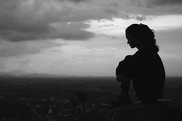 포토 JPG 해외이미지 1 라이프스타일 응시 여자 생각 한명 동양인 성인 슬픔 표현 드라마 문제 혼자 해외포토 시선 감정 사람 인종 생활 파일형식 이미지허브