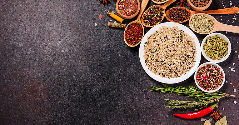 포토 JPG 해외이미지 백그라운드 잎 재료 고추 탁자 파프리카 건조 마늘 요리 씨앗 동양인 사람없음 빨간색 초록색 컬러풀 주방 숟가락 검은색 어둠 양념 조미료 사발 고수 맛 가루 인도인 허브 메뉴 유기농 매움 아로마 소금 향 레시피 후추 카레 생강 바질 로즈메리 시나몬 강황 해외포토 외국인 식물 웰빙 음식 컬러 가구 컨셉 채소 식재료 수저 인종 사기그릇 향신료 향미료 파일형식 이미지허브