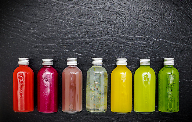 포토 JPG 해외이미지 검은배경 실내 사람없음 하이앵글 과일주스 야채주스 건강식 스무디 음료수병 카피스페이스 디톡스 해외포토 음료 음식 뷰포인트 백그라운드 과일 건강 내부 검은색 주스 공백 병_담는 파일형식 이미지허브