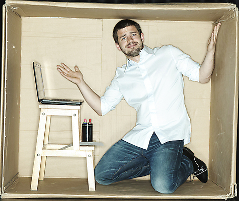 포토 JPG 해외이미지 전신 백인 남자 사다리 한명 앉기 성인 앞모습 노트북 상자 사무실 업무 비즈니스맨 갇힘 답답함 성인남자한명만 해외포토 서양인 1 뷰포인트 비즈니스 모션 사람 전자제품 도구 작업 직장인 감각 남자한명만 성인남자만 파일형식 이미지허브