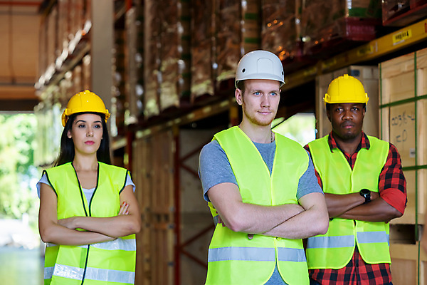 포토 JPG 해외이미지 직업 남자 산업 유니폼 비즈니스 포장 공장 노동자 선반 실내 서기 안전 사람 성인 가로 세명 상자 반사 최고 작업 제조 감독 상품 주식 안전모 헬멧 배송 창고 동료 확인 경영자 패키지 수납 물류 판지 분배 체크리스트 효율 공급 해외포토 옷 가구 컨셉 공업 관계 모션 내부 금융 안전장비 보호장비 리더 파일형식 이미지허브