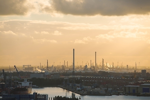 포토 JPG 해외이미지 주간 구름 하늘 사람없음 야외 노을 조선소 산업시설 산업현장 공장시설 해외포토 자연요소 산업 시설 파일형식 이미지허브
