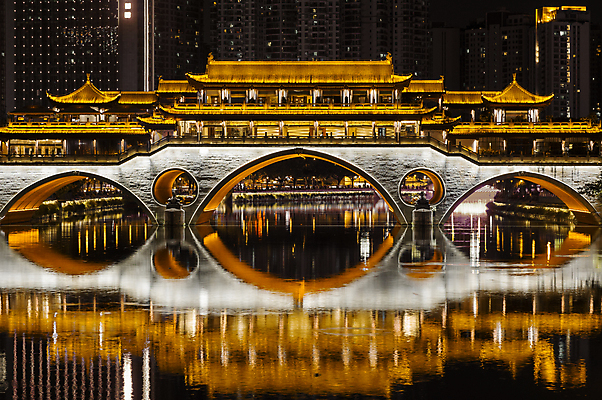 포토 JPG 해외이미지 전통 아시아 여행 비즈니스 건축양식 조명 중국문화 사람없음 야외 건물 물 금융 관광지 강 도시풍경 반사 노란색 도시 역사 도심 야간 연결 지역 타운 동쪽 빛망울 개발 명승지 옛날 유흥 해외포토 자연요소 동양문화 건축물 건축 나라 컬러 외국문화 풍경 경제 빛 방향 파일형식 이미지허브