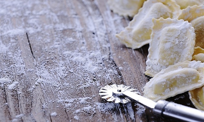 포토 JPG 해외이미지 실내 사람없음 이탈리아음식 나무바닥 라비올리 해외포토 바닥 서양음식 내부 파일형식 이미지허브