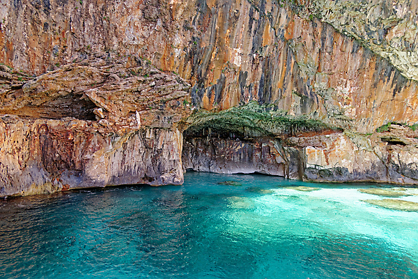 포토 JPG 해외이미지 유럽 모래 파도 바다 섬 여행 자연 하늘 휴가 산 풍경 사람없음 야외 초록색 물 여름 파란색 태양 맑음 침묵 이탈리아 바위 흰색 만 투명 지중해 에메랄드 석호 내추럴 다도해 터키석 파라다이스 해외포토 자연요소 계절 나라 컬러 날씨 소리 돌_바위 보석 생태계 파일형식 이미지허브