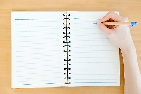 포토 JPG 해외이미지 1 손 디자인 여자 남자 종이 커피 음료 백그라운드 컨셉 2 비즈니스 텍스트 탁자 사람 사람없음 목재 책 빨간색 독서 갈색 우주 다이어리 공책 공백 펼침 흰색 잡기 오픈 잡지 오브젝트 교과서 질감 문학 페이지 팔 해외포토 나무 컬러 가구 재료 모션 문구용품 교재 신체부위 간행물 사무용품 파일형식 이미지허브