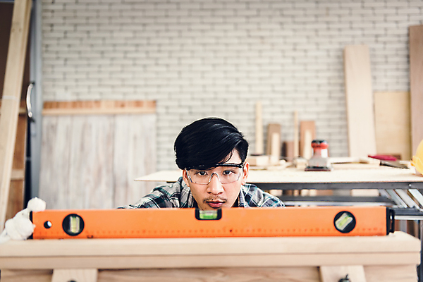 포토 JPG 해외이미지 직업 응시 남자 가구 장갑 비즈니스 건축양식 노동자 주택 프레임 기술 한명 안전 사람 내부 목재 상점 장비 공구 잡기 업무 작업실 보호 널 목수 측정 먼지 목공예 잡동사니 건축업자 수목 업그레이드 재주꾼 조작 톱질 해외포토 나무 1 시선 잡화 건축 생활용품 컨셉 재료 모션 건물 도구 작업 공예 파일형식 이미지허브