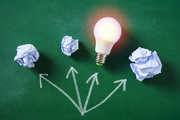 포토 JPG 해외이미지 종이 컨셉 비즈니스 전구 공 상상 성공 설계 아이디어 창조 사람없음 빛 램프 문서 해결 발견 혁명 구김 발명 특별함 폐휴지 브레인스토밍 해외포토 모션 조명 화장지 쓰레기 파일형식 이미지허브