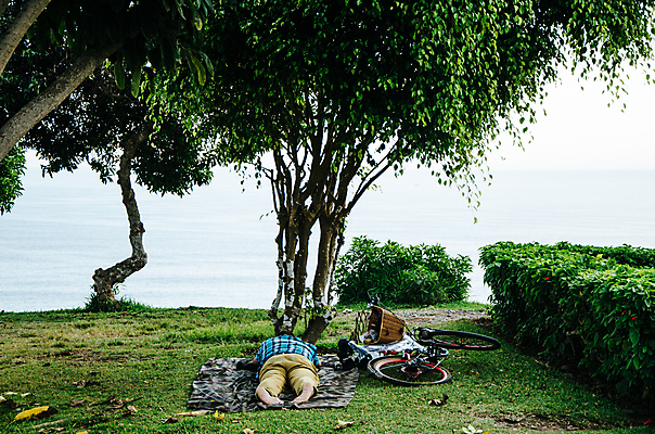 포토 JPG 해외이미지 공원 남자 백그라운드 셔츠 밭 자연 휴식 사람 잔디 성인 사람없음 야외 초록색 정원 잠 내추럴 거짓말 옛날 해외포토 식물 공공시설 컬러 컨셉 상의 농업 생태계 파일형식 이미지허브
