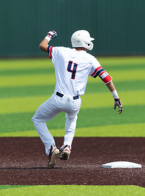 포토 JPG 해외이미지 전신 남자 유니폼 청소년 한명 뒷모습 10대 달리기 경쟁 경기장 활발 야구 야구선수 야구복 대회 야구헬멧 십대남자한명만 해외포토 1 옷 뷰포인트 컨셉 스포츠시설 모션 운동선수 사람 운동복 구기 헬멧 남자한명만 십대남자만 파일형식 이미지허브