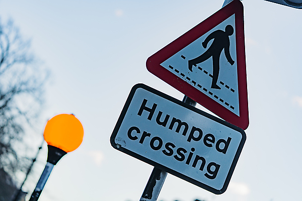 포토 JPG 해외이미지 1 도로 오렌지 자동차 하늘 전등 영국 잉글랜드 화살 거리 경고 안전 사람없음 빨간색 초록색 운전 금지 고속도로 보행자 암호 주차 방향 왼쪽 펠리컨 입장 사인 주기 법 얼룩말 규칙 바둑 빛망울 국회 건너기 그만 방법 해외포토 유럽 길 육상교통 컬러 과일 교통시설 모션 놀이 조류 조명 빛 말_동물 파일형식 이미지허브