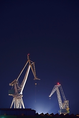 포토 JPG 해외이미지 밤하늘 사람없음 야외 중장비 야간 조선소 기중기 산업시설 산업현장 해외포토 자연요소 산업 하늘 산업장비 파일형식 이미지허브
